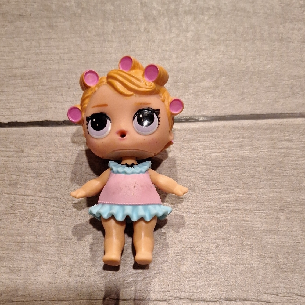 🍁Lol Surprise Confetti Pop Doll🍦